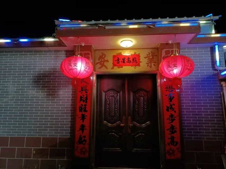 青未了大红灯笼高高挂