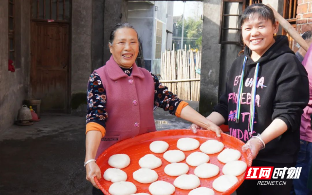 宜章:掄起木錘抖餈粑 熱熱鬧鬧迎新年