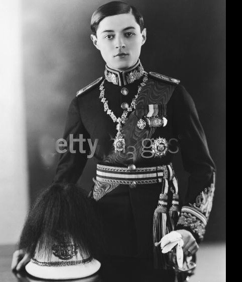 可惜拉玛七世的王位是继承拉玛六世的,他必须尊重拉玛六世所颁布的