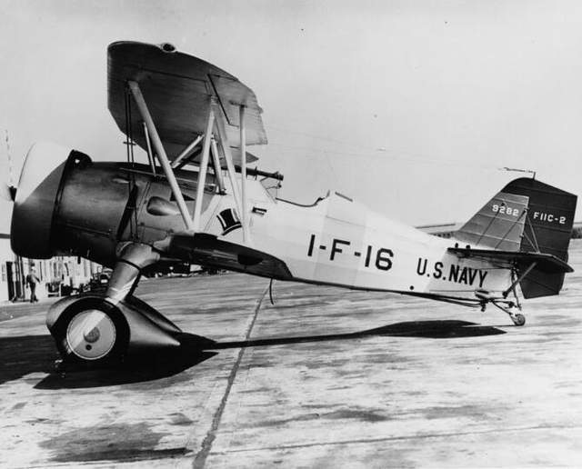 二战勇敢迎击日本空军,中国王牌飞行员驾驶的美国战机f11c苍鹰_腾讯