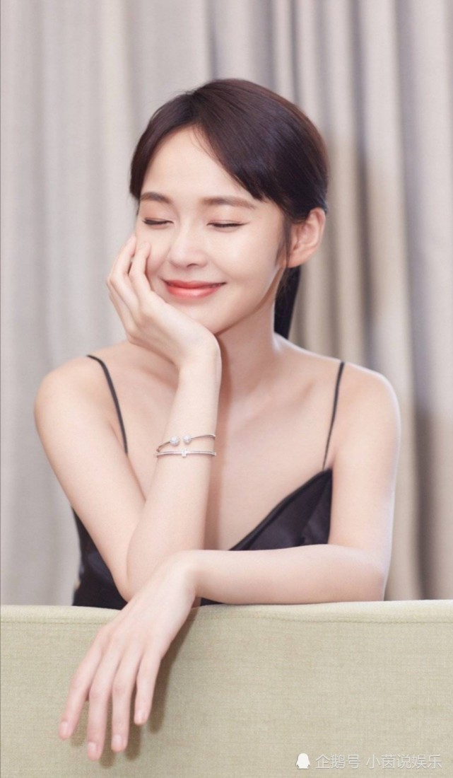 张佳宁笑容好甜,张佳宁图集就像吃了蜜糖一样!