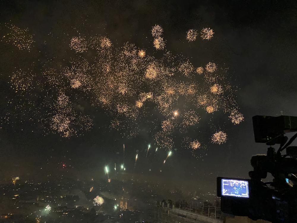 上春晚的前一天，魔术师邓男子还救了一个落水儿童先学音标还是先背单词