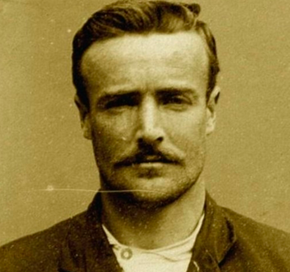 揭秘陶乐德事件男子在拘留室离奇消失难道平行时空真的存在