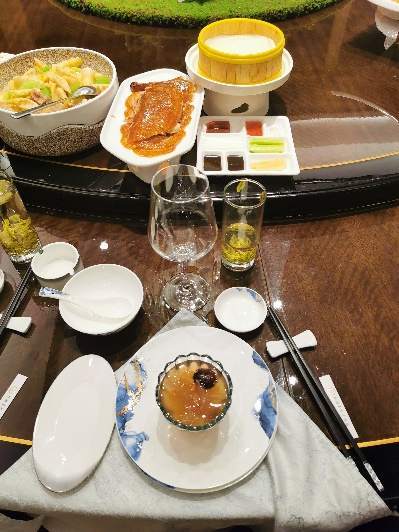 小餐桌大学问杭州有位小学生吃饭时沉迷做数学题