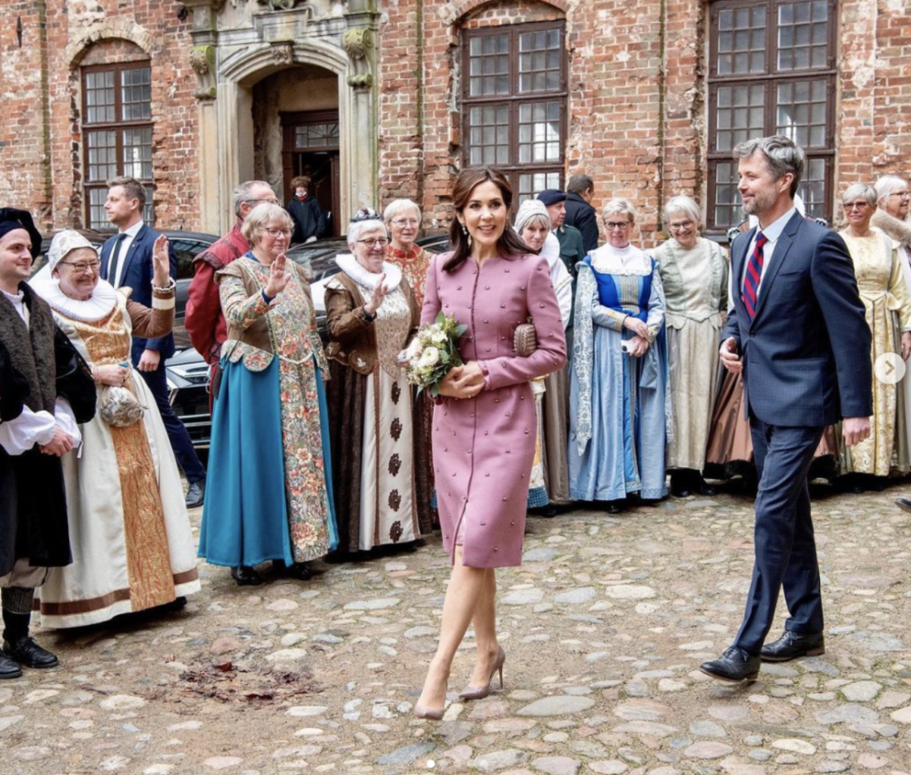 登场为了庆祝太子妃的生日,丹麦王室专门开展了为期一周的庆祝活动:2