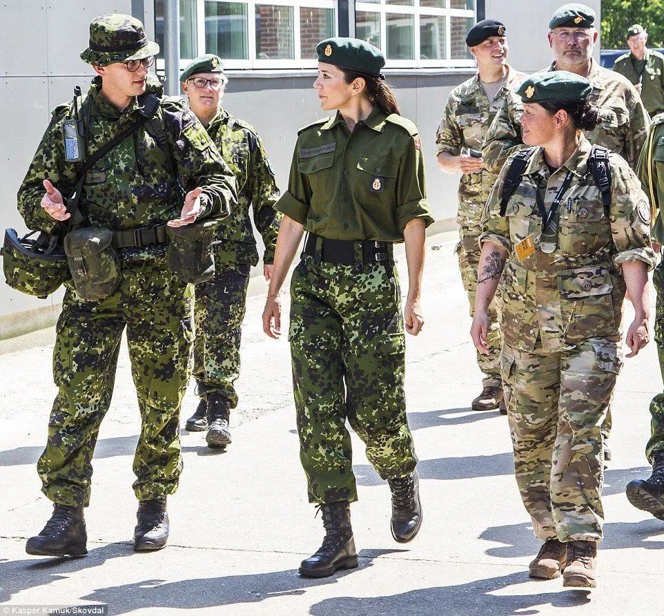 丹麦平民太子妃50岁生日照出炉,她才是顶级模范灰姑娘吧!_腾讯新闻