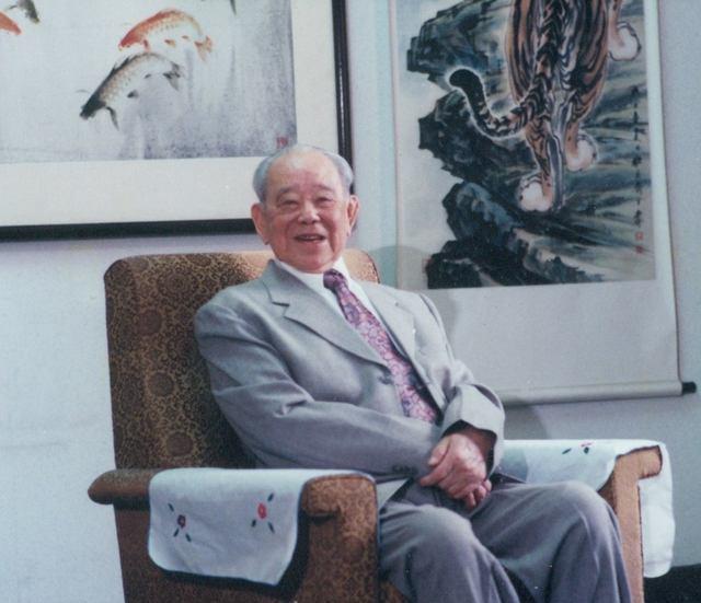 他是军衔最低的国防部副部长,本应该被授上将,却被贺帅降了一级