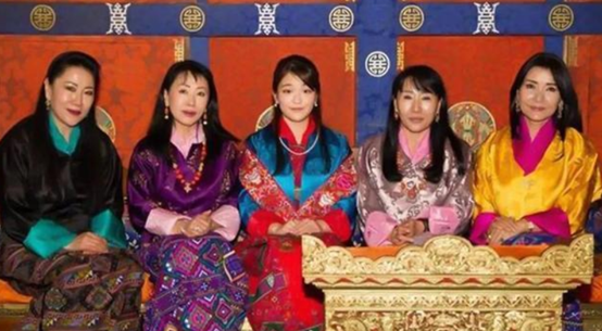 2020年不丹5位公主闪耀国庆日同穿民族服饰比美个个凤眼迷人