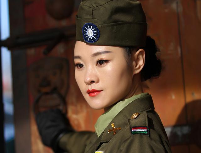 她是军统美女特务,冒死救下中共恋人,被判死刑,晚景凄凉