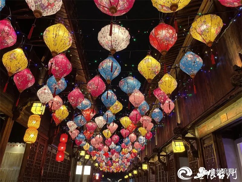 台州路桥十里长街春节期间繁华十里再现盛景