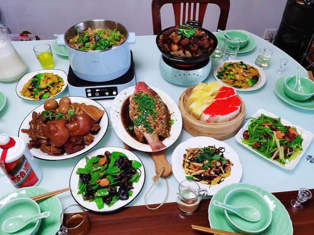 家里来客做了一桌菜有浙江老家的年味看着清爽有食欲