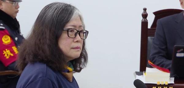 孙小果死刑前两眼含泪死刑不死的他栽倒在为空姐出头的嚣张里