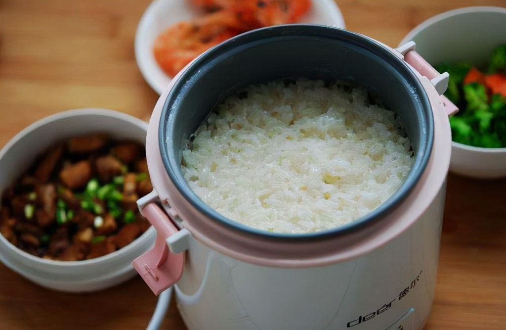 电饭煲的内胆涂层有毒经常煮饭会诱发肝癌真相究竟是什么