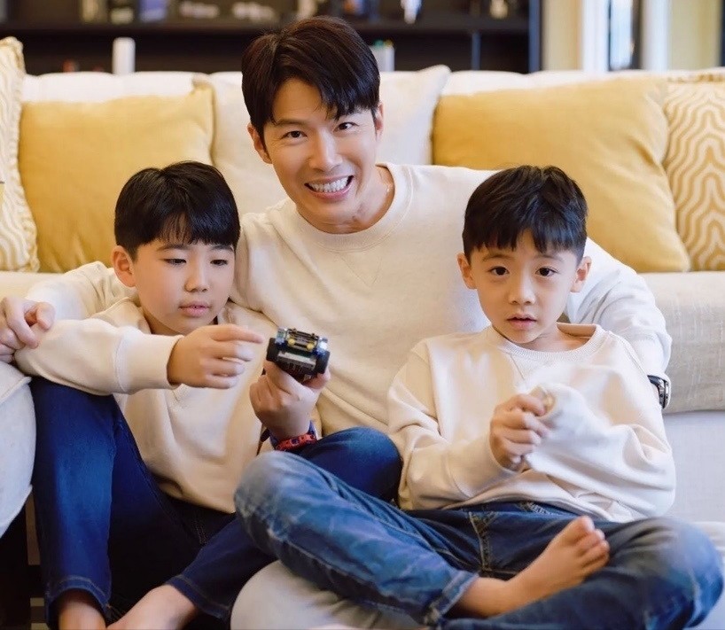 黄少祺自曝妻儿在美患病小儿子高烧到40度连过年也无法团聚