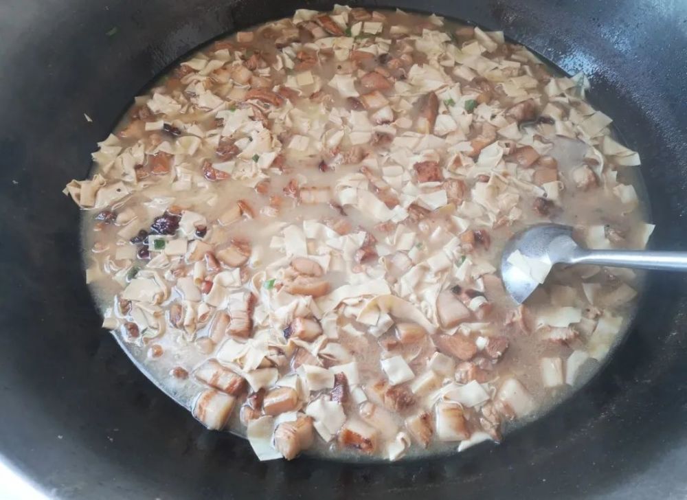 新春走基层塔河县看守所为在押人员改善伙食喜迎新春佳节