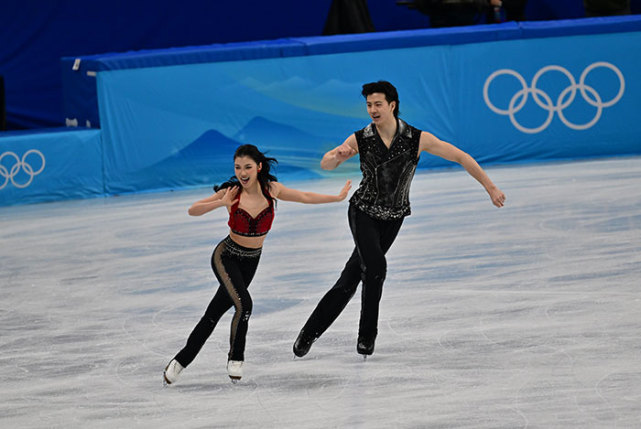 7466分中国冰舞组合王诗玥和柳鑫宇创造赛季最高分