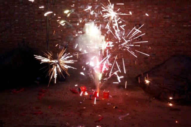 于是网络上有关于农村春节期间禁止燃放烟花爆竹的消息一出大家纷纷