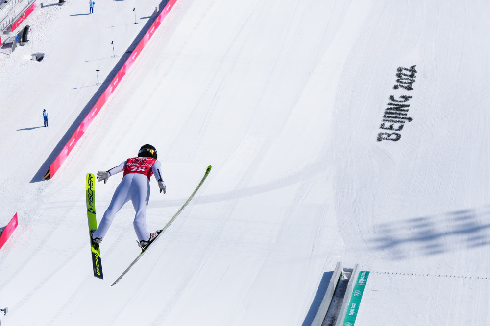 跳台滑雪北京冬奥会图片