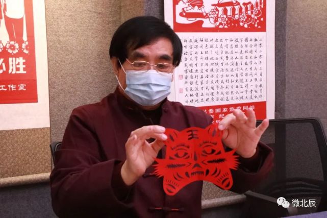 妙剪生虎献礼冬奥这是剪纸手艺人的天津年
