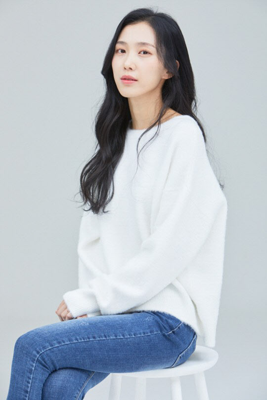 李周英