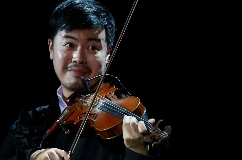 百科上是这样介绍彭飞的:"活跃在公众视野之外,隐藏在娱乐明星和偶像