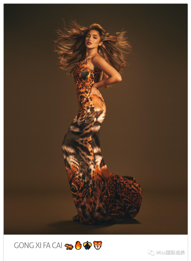 菲律宾女演员拍摄中国虎年画报