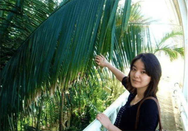 张京外交部的冰山女神人生履历超牛私下是甜美爱笑女孩