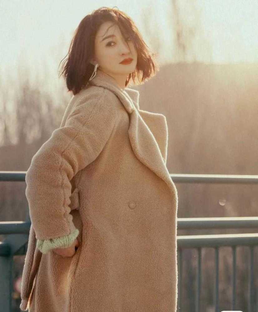 李小冉也太美了吧！穿羊羔绒大衣优雅高级，40岁女人可以照着穿中国石油大学怎么样(北京)