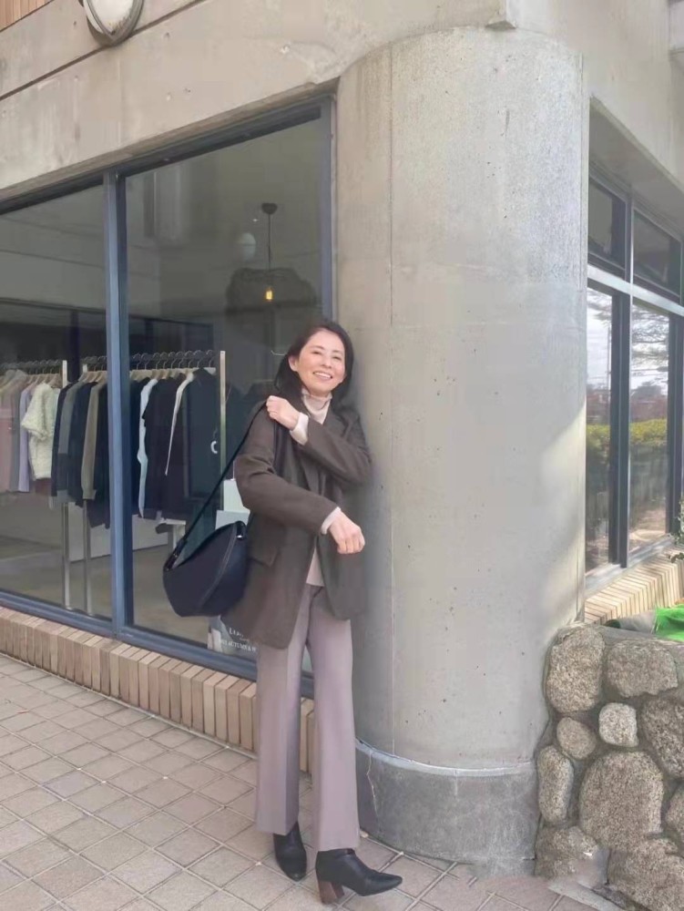 李小冉也太美了吧！穿羊羔绒大衣优雅高级，40岁女人可以照着穿中国石油大学怎么样(北京)