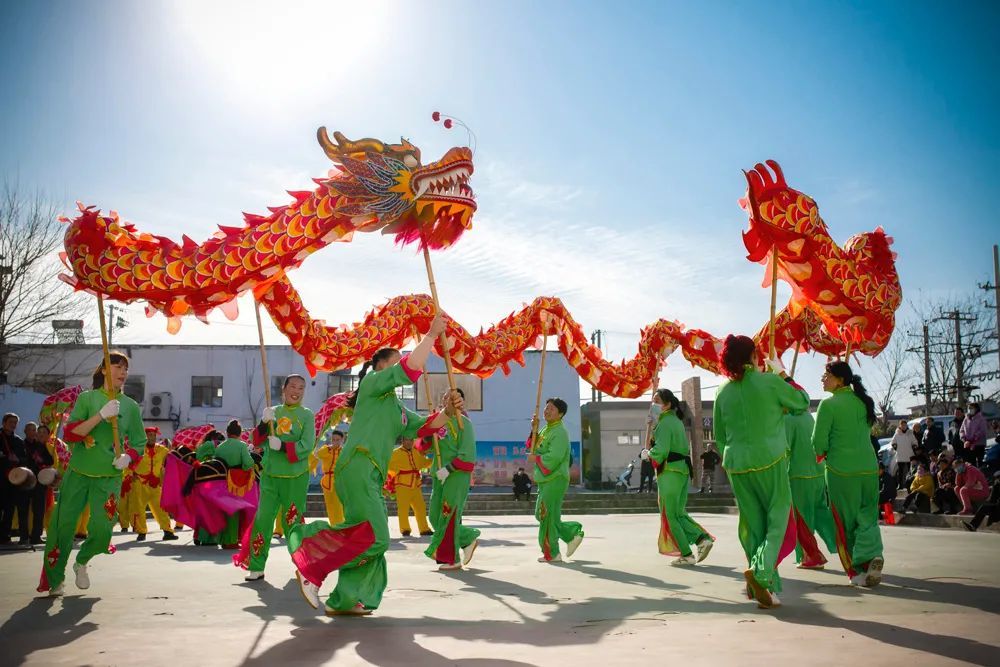 舞龙 汪向阳 摄喜迎新年 裴志新 摄一见钟情 孟祥慧 摄这幅俺要了