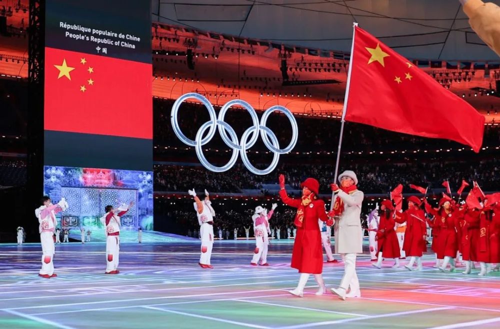 北京冬奥会开幕式惊艳世界，引来外国媒体盛赞！上海高一新世纪英语书