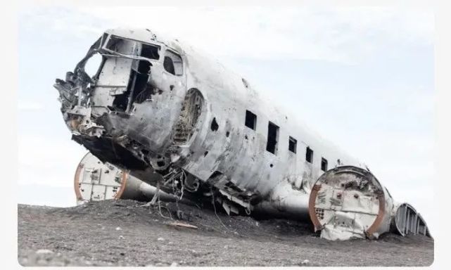 飞机坠毁,中国痛失巨星!他的死惊撼世人