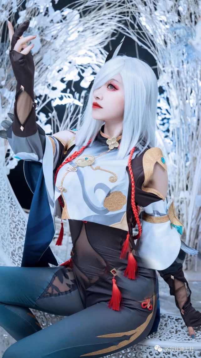 cos:原神申鹤cos正片@伊媚儿