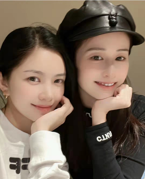 被指与郭碧婷颖儿同框像局外人杜淳老婆再晒合照力证闺蜜情