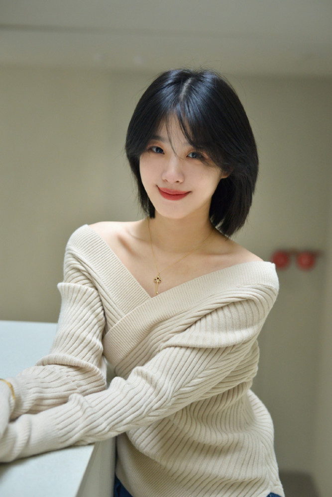 漂亮的短发美女