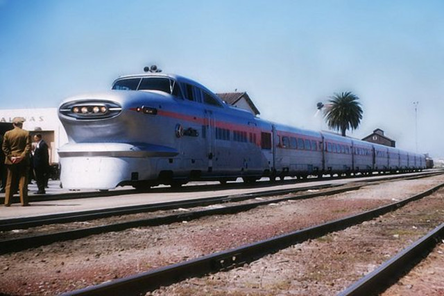 火车的动力是一台emd 567c 12缸柴油发动机,可以输出1200马力,另外车