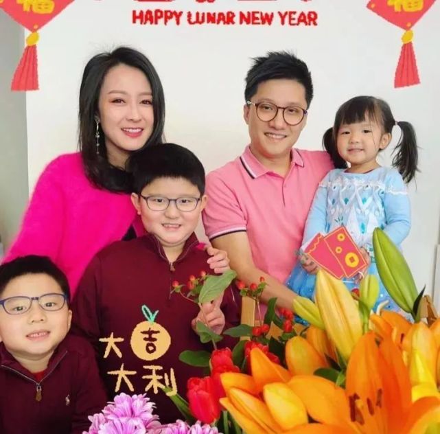 陈茵媺与3子女如复制,周家蔚儿子颜值高