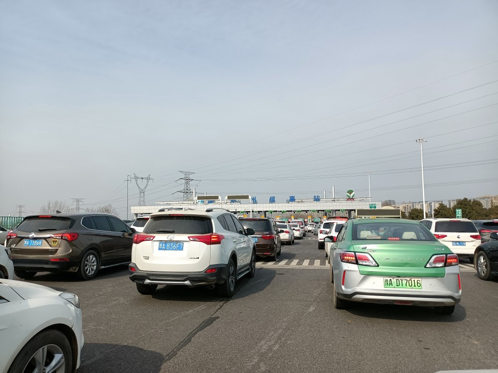 记者直击郑州高速口实况_腾讯新闻