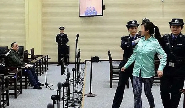 2014年,刘汉涉黑集团被公诉后,民众自发放炮庆祝:压了我们18年_腾讯