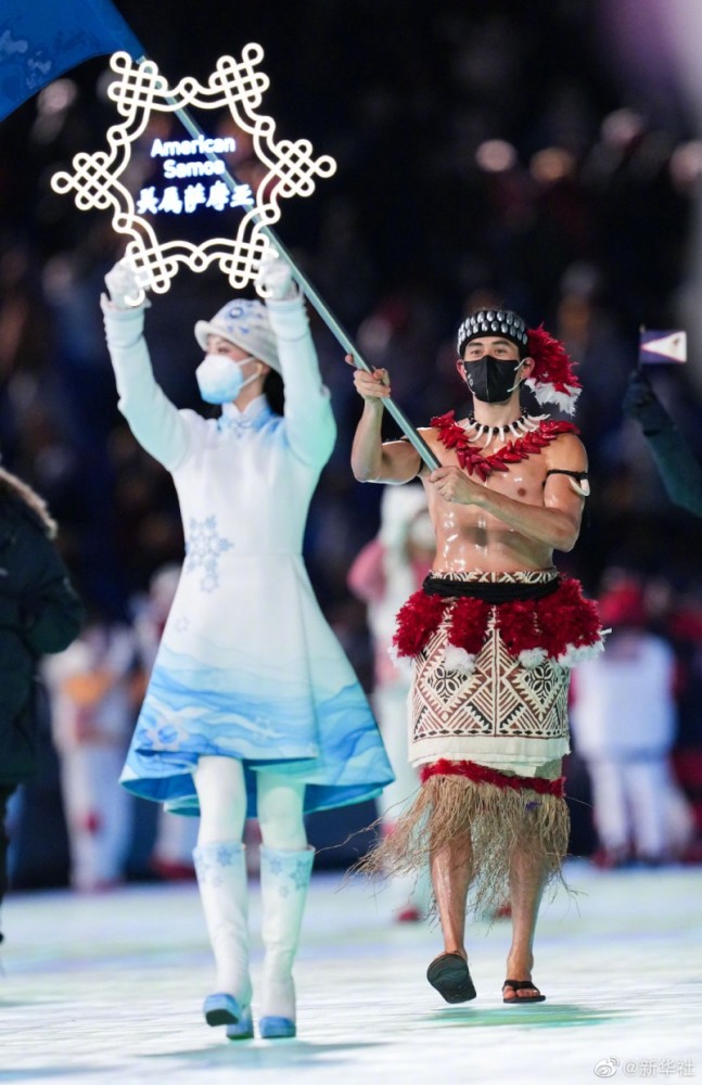 2022冬奥会举牌服装图片