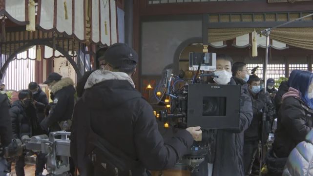横店片场春节不打烊60多个影视剧组加班加点赶进度
