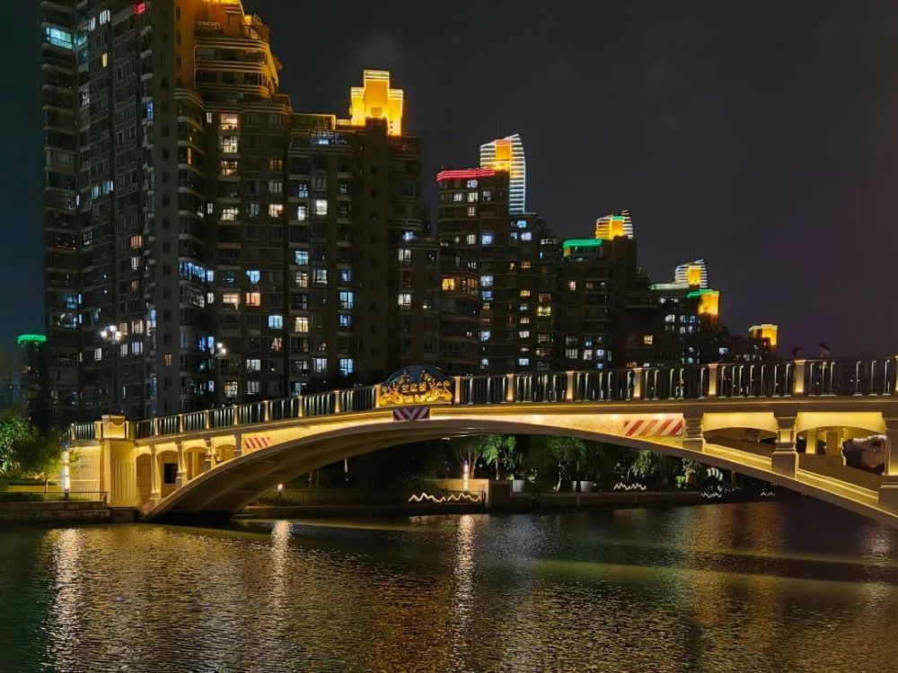 探索苏州河畔的景观灯光来看看吧