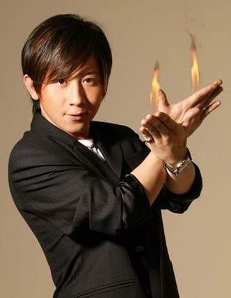 大卫科波菲尔为他颁奖,从春晚常客到"消失",刘谦经历了什么?