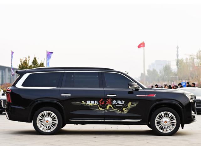 华系suv天花板超33米轴距的大红旗自研v8不掉面子