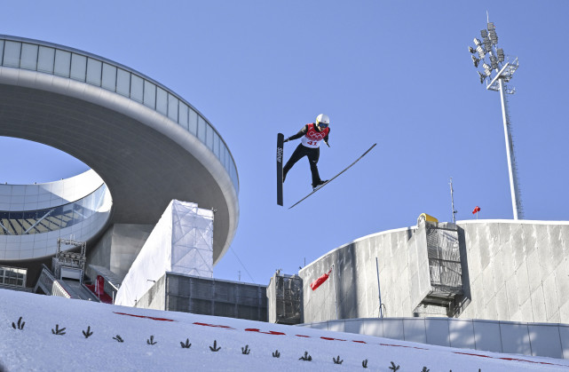 北京冬奥会跳台滑雪男子个人标准台资格赛赛况