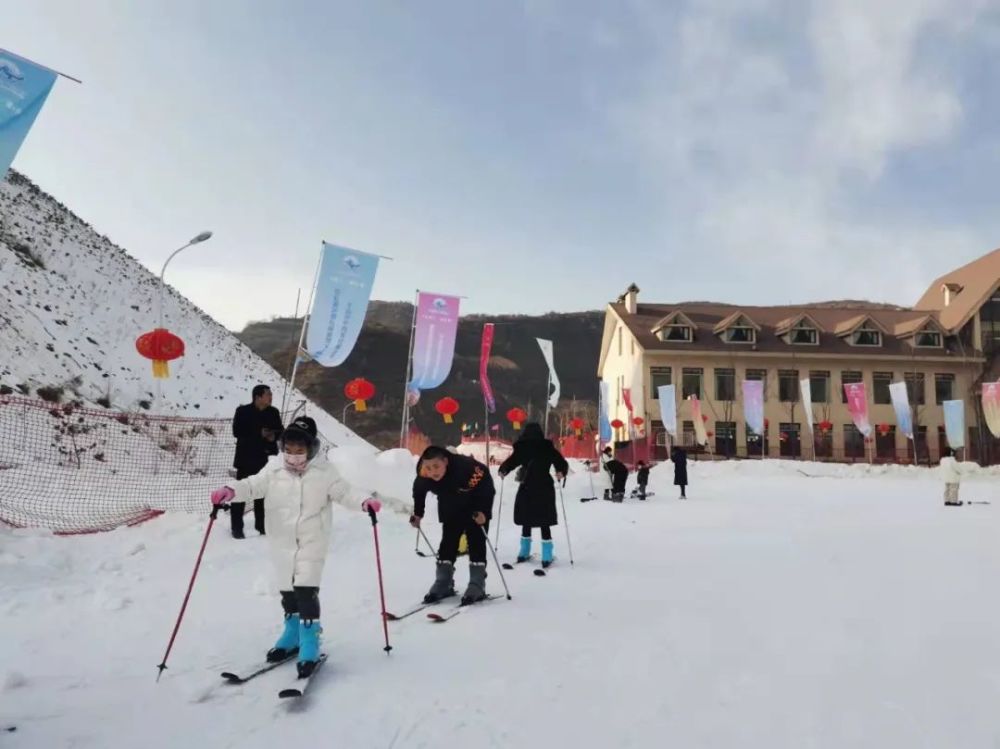 海寨溝滑雪場滑樂無極限平涼市文化旅遊五大平臺聯合吹響戰疫暨網絡