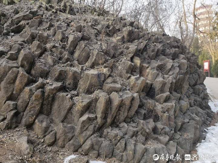 鬼斧神工记者带您了解临朐朐山火山口