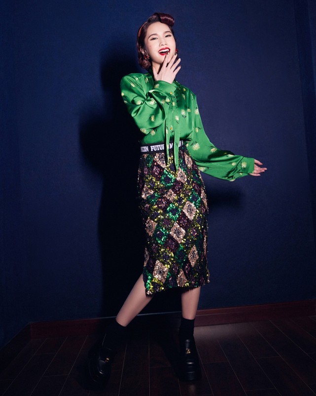 杨丞琳的“法式复古造型”好惊艳，穿波点衬衫配半裙，看着很优雅新媒体写作教学课件
