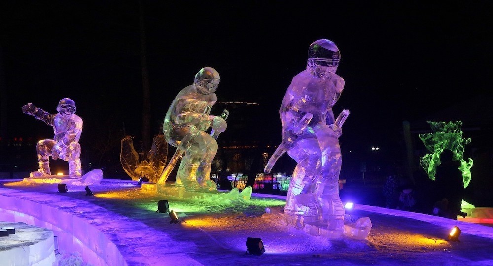 东北冰雪故事 百年公园里的冰灯游园会_腾讯新闻