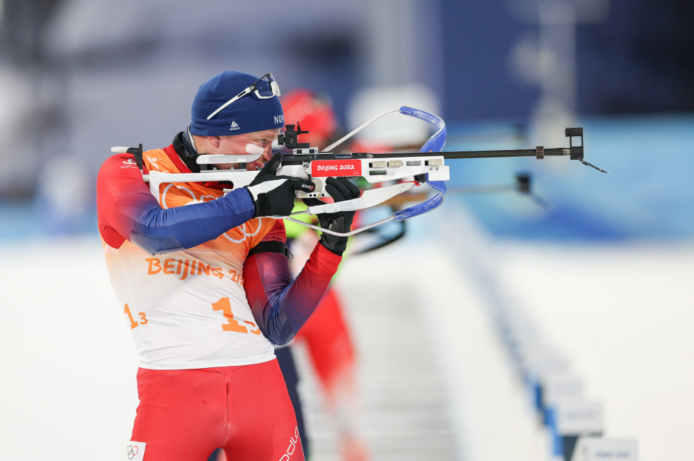 北京冬奥会冬季两项混合接力挪威队夺冠